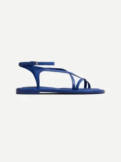 Edna Sandal in Lapis