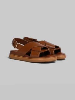 Leather Fusbett Sandal In Gold/Brown